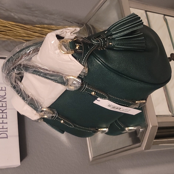 Dooney and Bourke Pebble Grain Leather Satchel ✨️FINAL SALE PRICE ✨️ - Picture 5 of 7